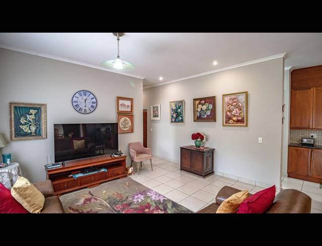 2 BEDROOM SIMPLEX FOR SALE IN RETIRE AT MIDSTREAM